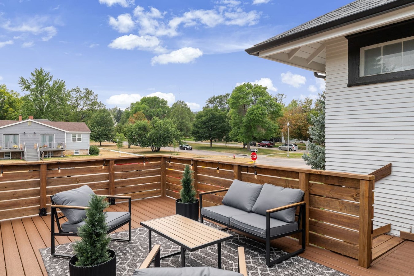 Stylish Studio · King Bed, Brick & Trex Deck — photo 19