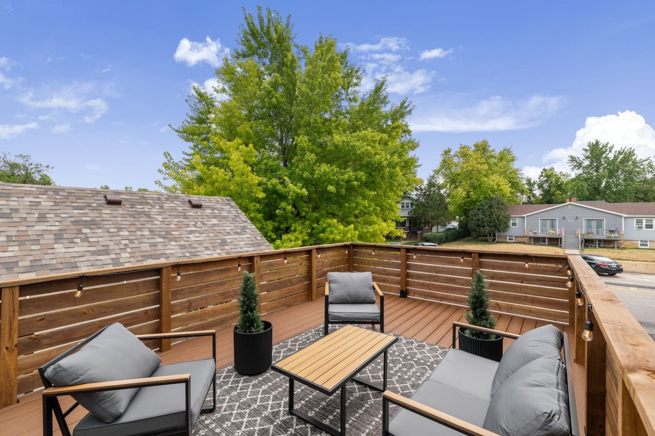 Stylish Studio · King Bed, Brick & Trex Deck — photo 18
