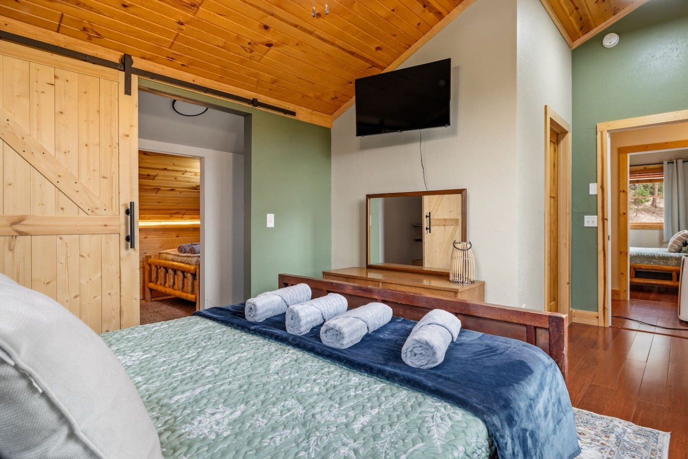 7 bed, 4 bathroom, Hot tub, Gorgeous Mountain View — photo 33
