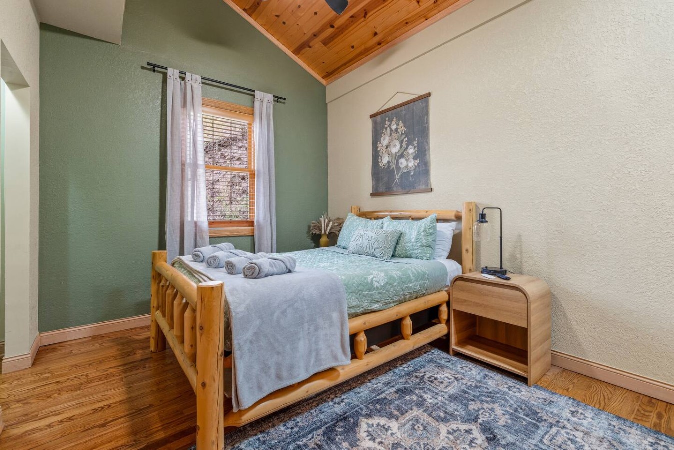 7 bed, 4 bathroom, Hot tub, Gorgeous Mountain View — photo 28