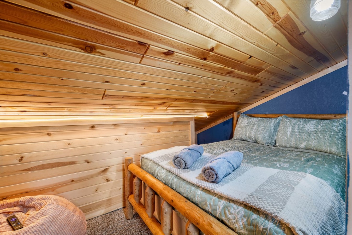 7 bed, 4 bathroom, Hot tub, Gorgeous Mountain View — photo 34