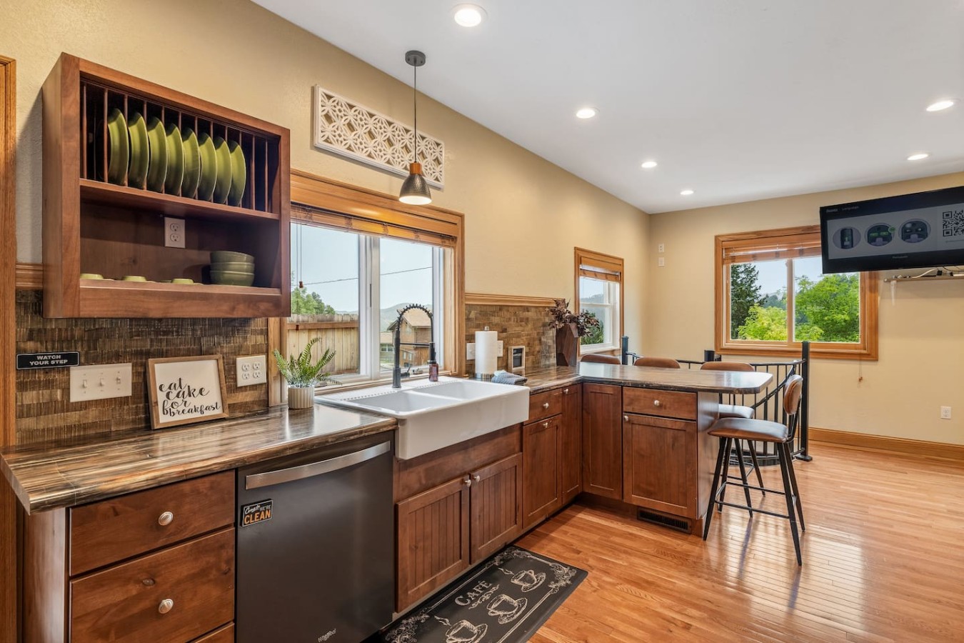 7 bed, 4 bathroom, Hot tub, Gorgeous Mountain View — photo 43