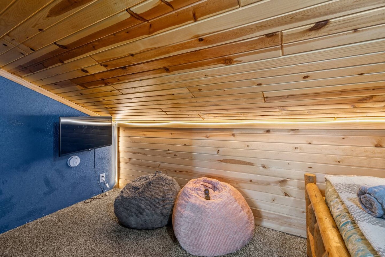 7 bed, 4 bathroom, Hot tub, Gorgeous Mountain View — photo 36