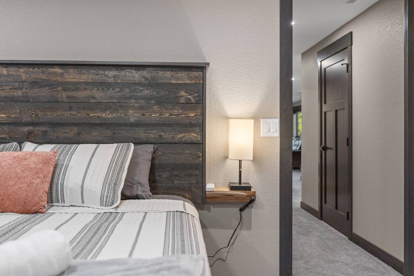 4 King bedrooms, 3.5 bath, Hot Tub, Cliff Views — photo 13