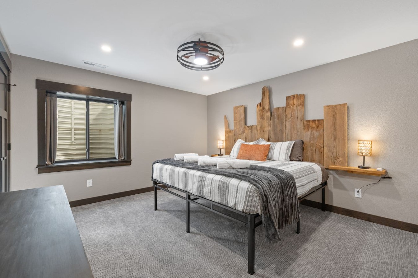 4 King bedrooms, 3.5 bath, Hot Tub, Cliff Views — photo 9