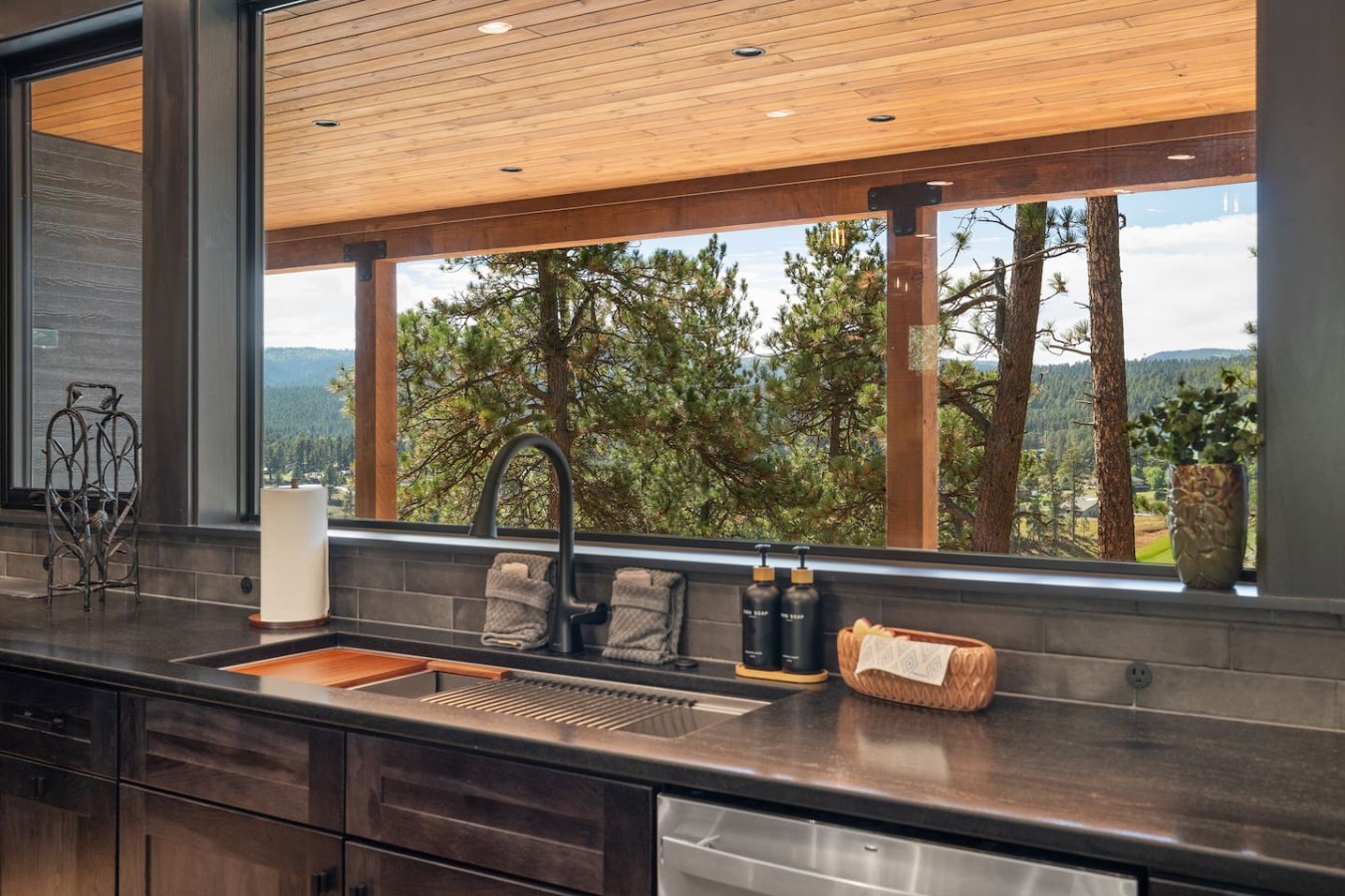 4 King bedrooms, 3.5 bath, Hot Tub, Cliff Views — photo 38