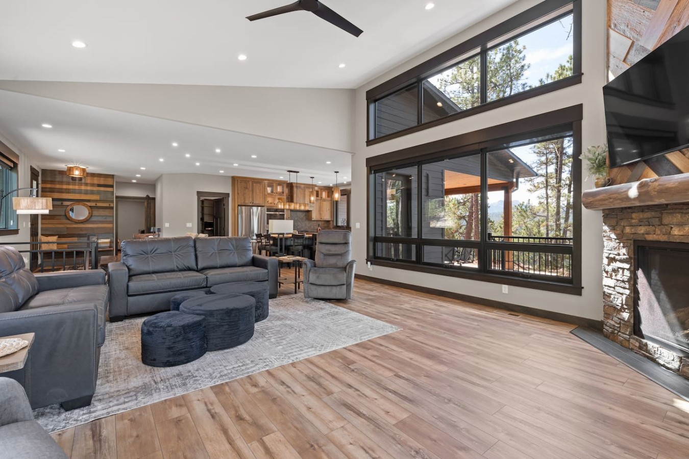 4 King bedrooms, 3.5 bath, Hot Tub, Cliff Views — photo 45