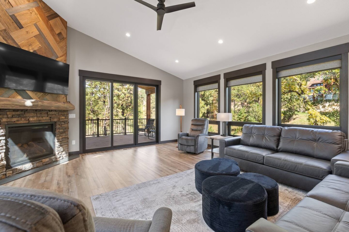 4 King bedrooms, 3.5 bath, Hot Tub, Cliff Views — photo 43