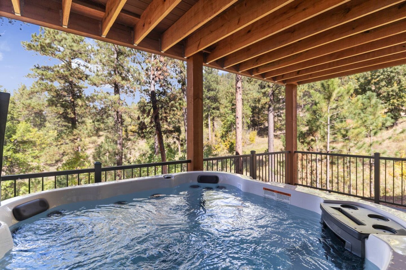 4 King bedrooms, 3.5 bath, Hot Tub, Cliff Views — photo 3