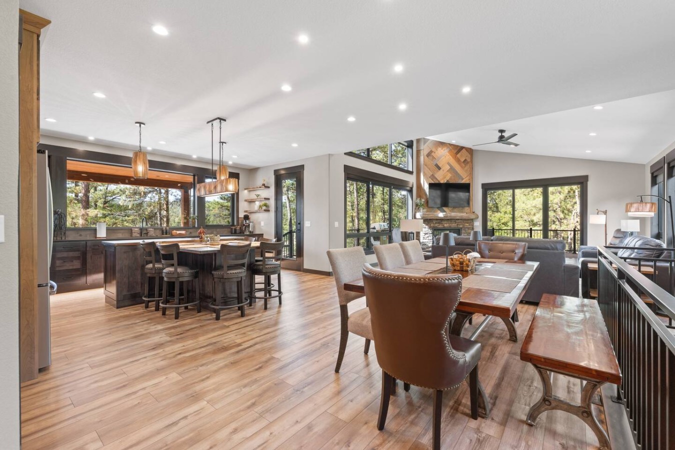 4 King bedrooms, 3.5 bath, Hot Tub, Cliff Views — photo 42
