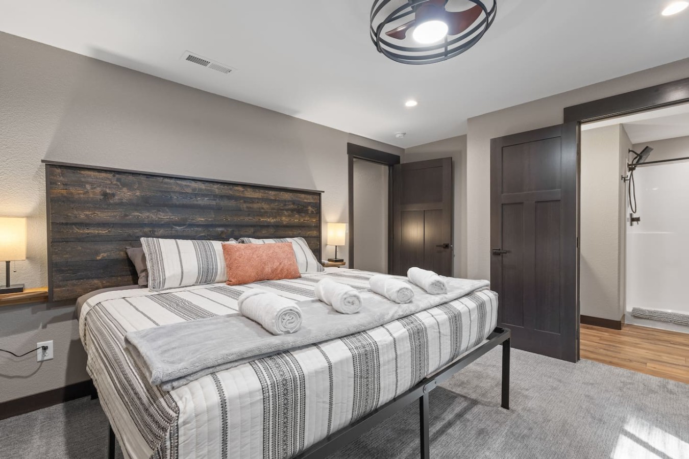 4 King bedrooms, 3.5 bath, Hot Tub, Cliff Views — photo 12