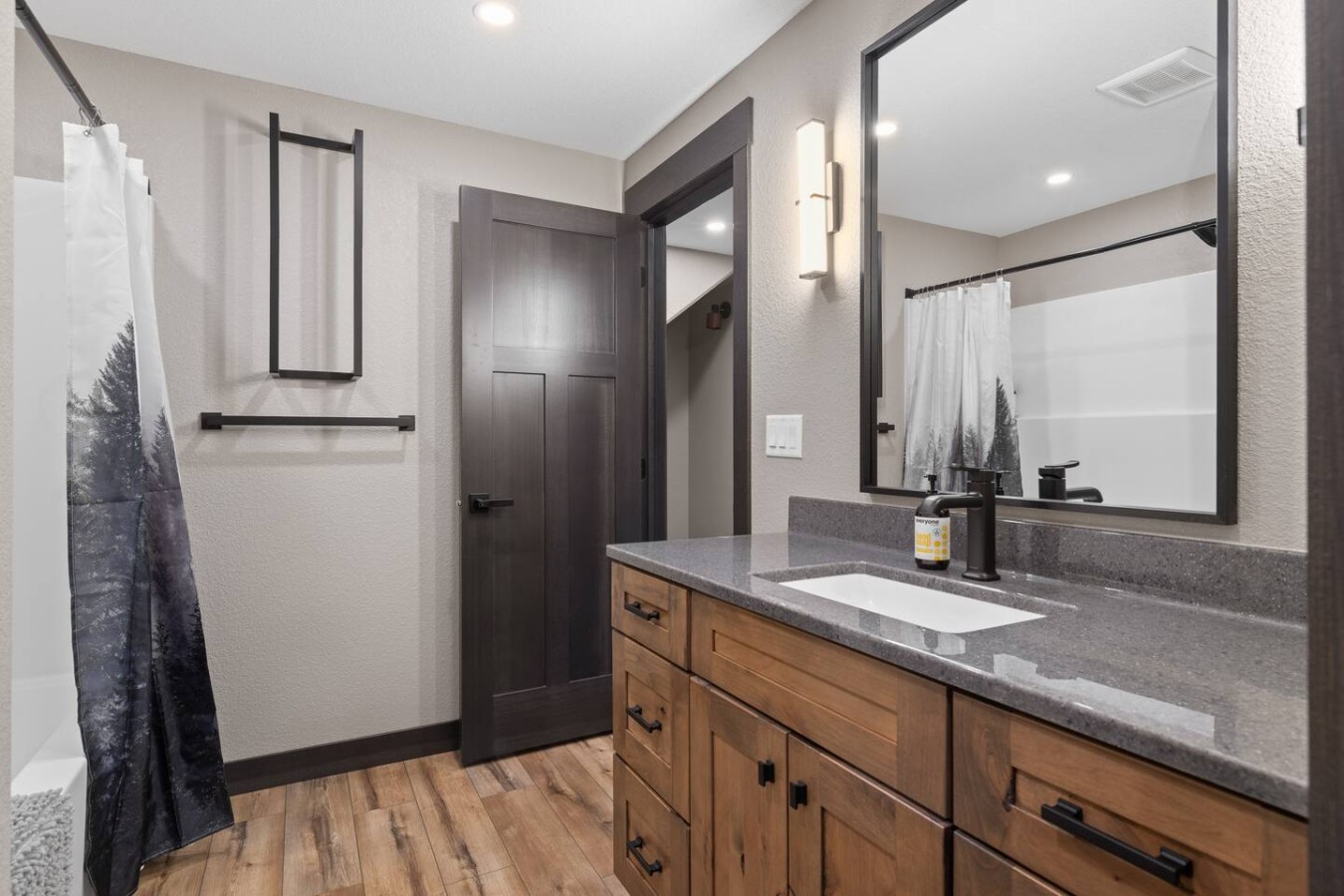 4 King bedrooms, 3.5 bath, Hot Tub, Cliff Views — photo 17