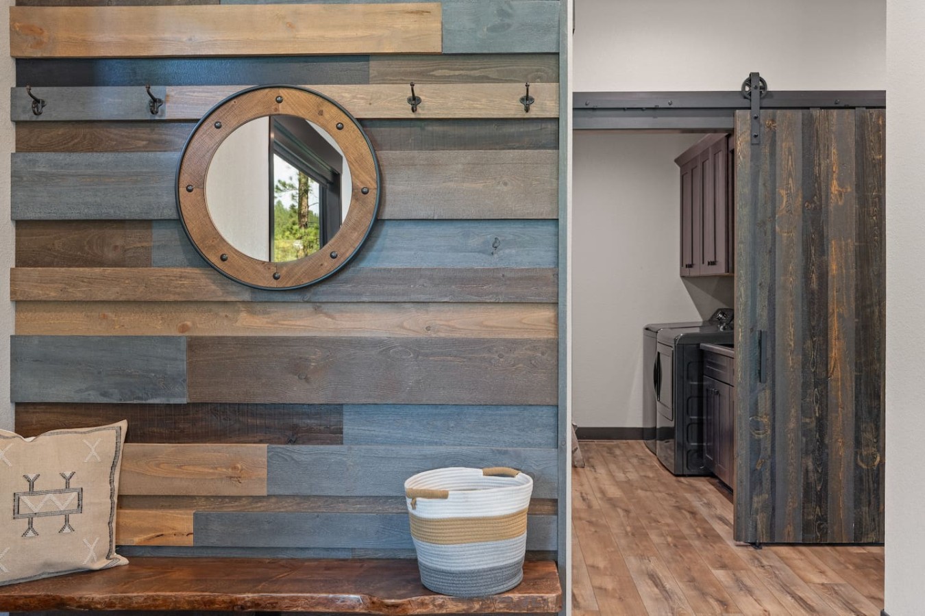 4 King bedrooms, 3.5 bath, Hot Tub, Cliff Views — photo 27
