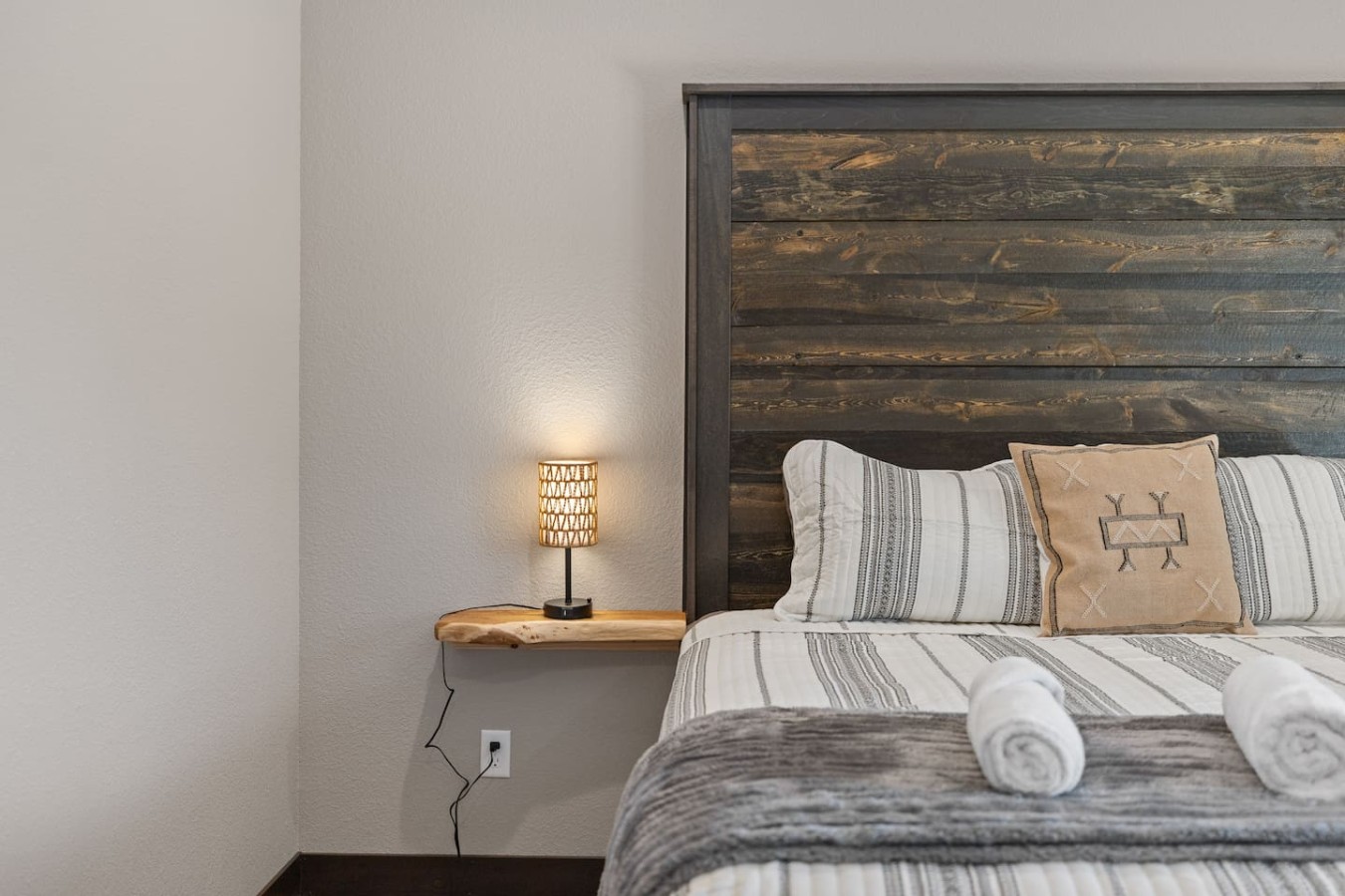 4 King bedrooms, 3.5 bath, Hot Tub, Cliff Views — photo 31