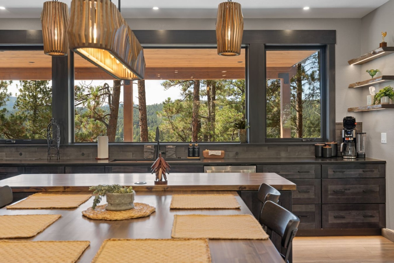 4 King bedrooms, 3.5 bath, Hot Tub, Cliff Views — photo 37