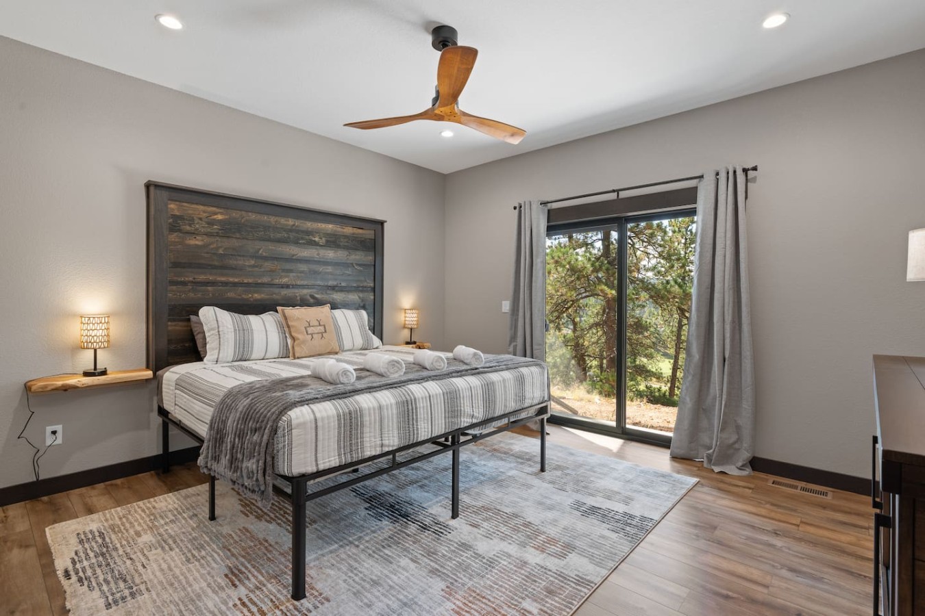 4 King bedrooms, 3.5 bath, Hot Tub, Cliff Views — photo 30