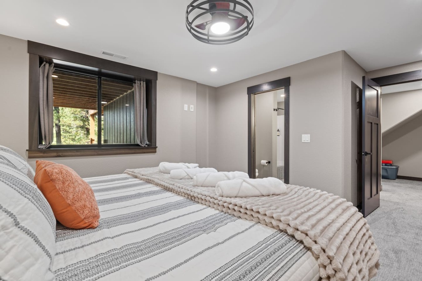 4 King bedrooms, 3.5 bath, Hot Tub, Cliff Views — photo 19