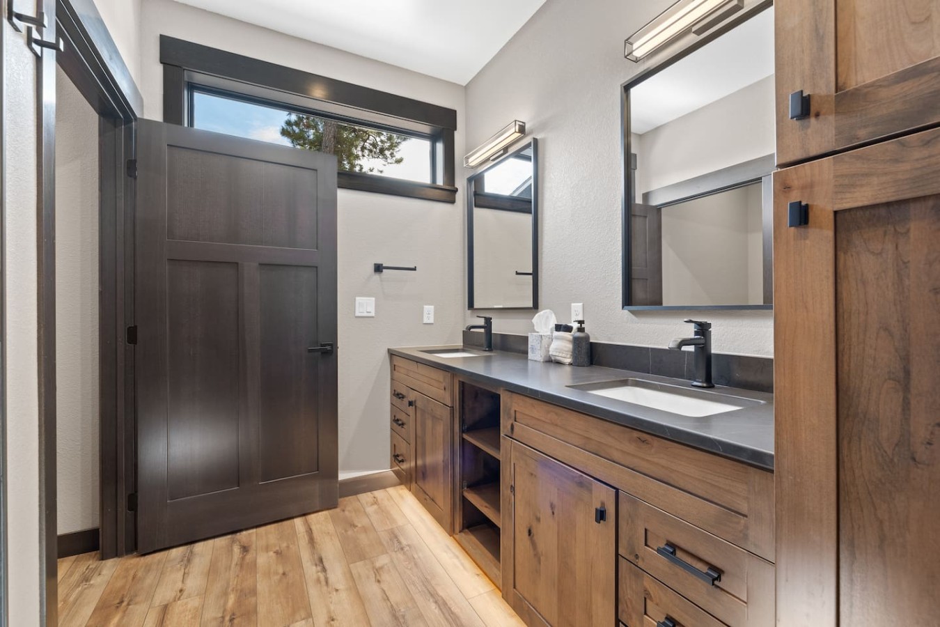 4 King bedrooms, 3.5 bath, Hot Tub, Cliff Views — photo 33