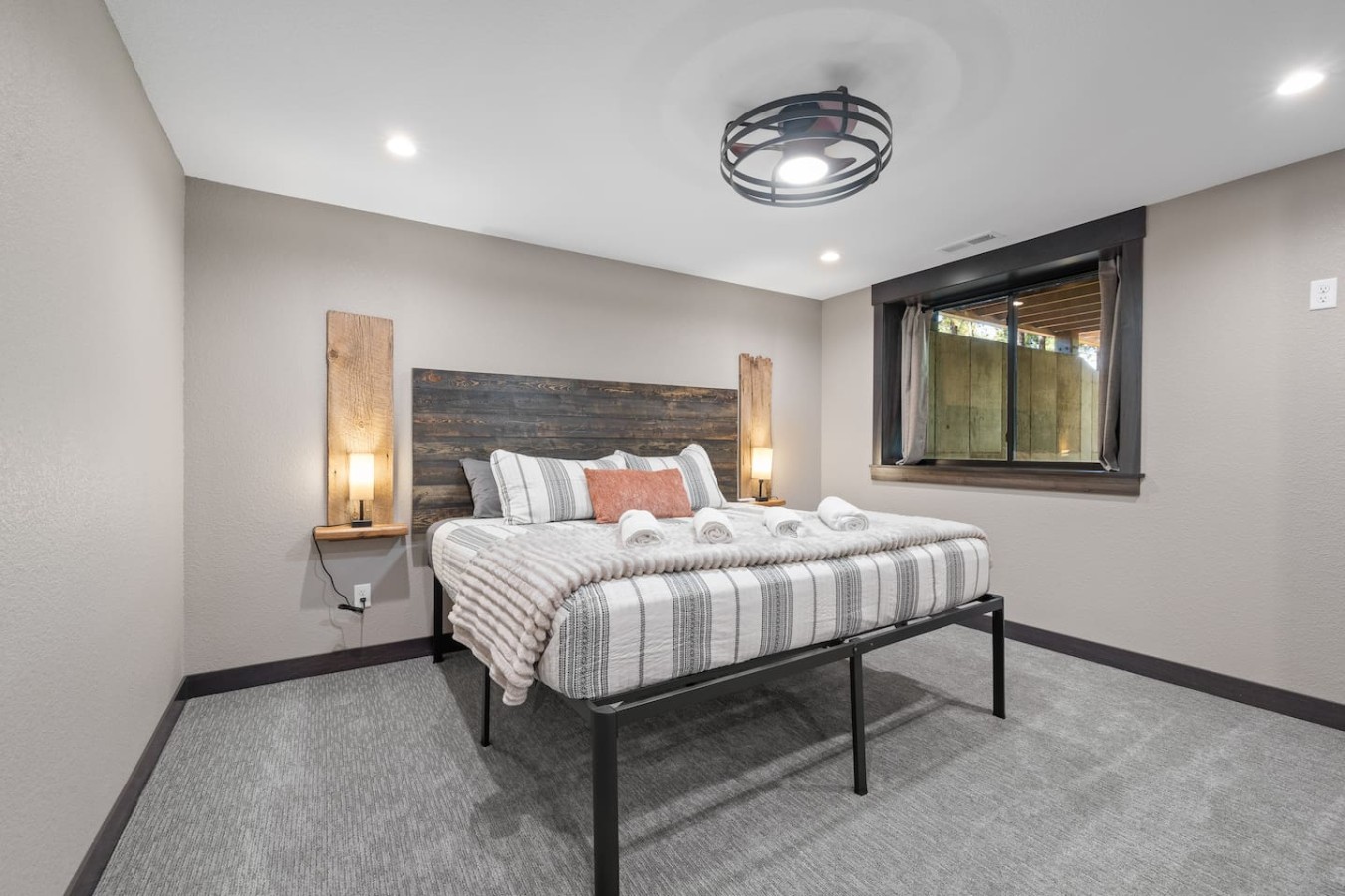 4 King bedrooms, 3.5 bath, Hot Tub, Cliff Views — photo 18