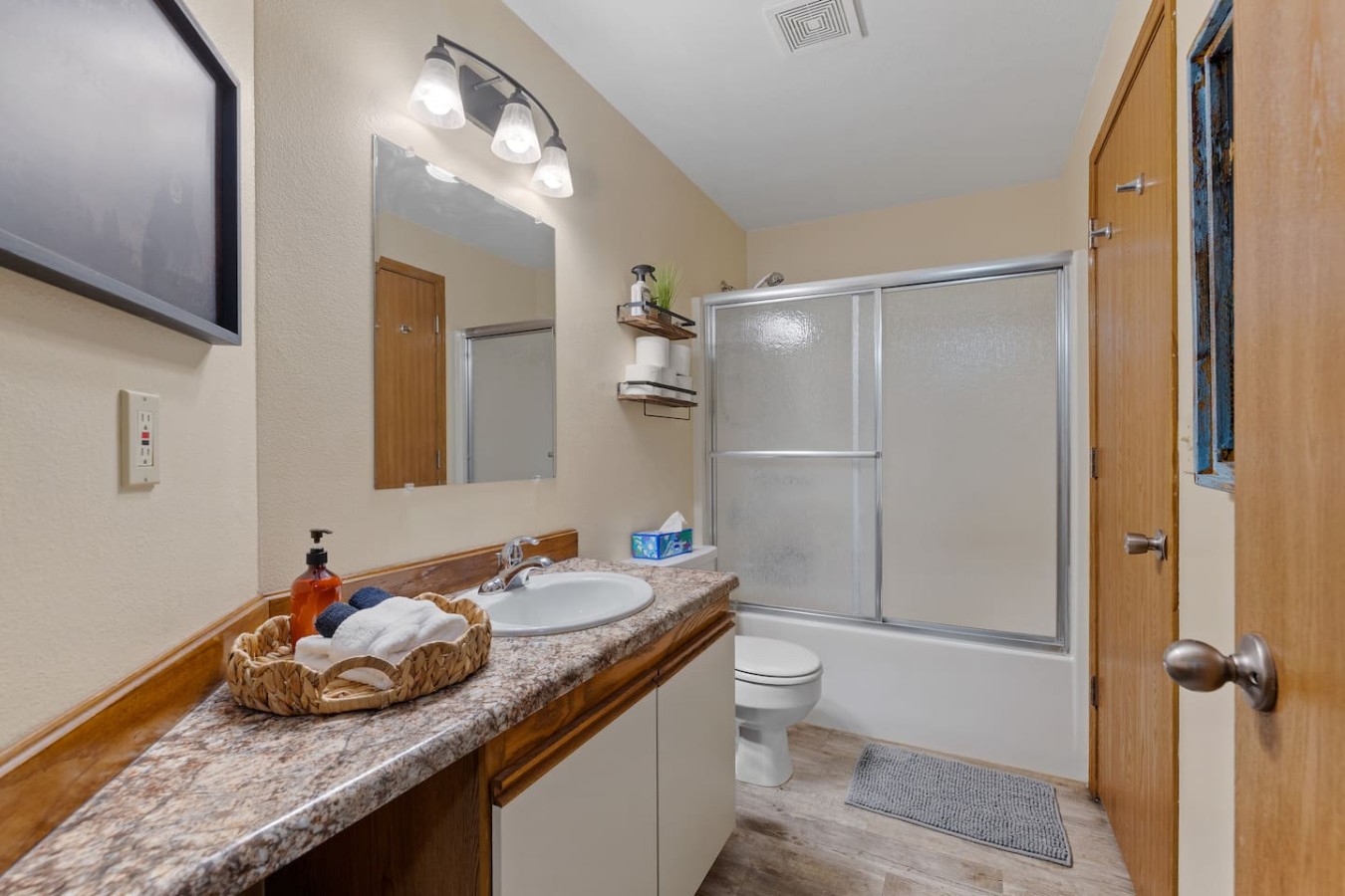 Condo: 1 bed, 1 bath, DVD Library, Fishing Gear — photo 6