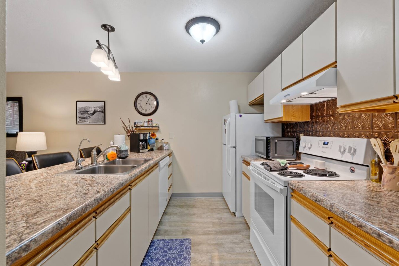 Condo: 1 bed, 1 bath, DVD Library, Fishing Gear — photo 4