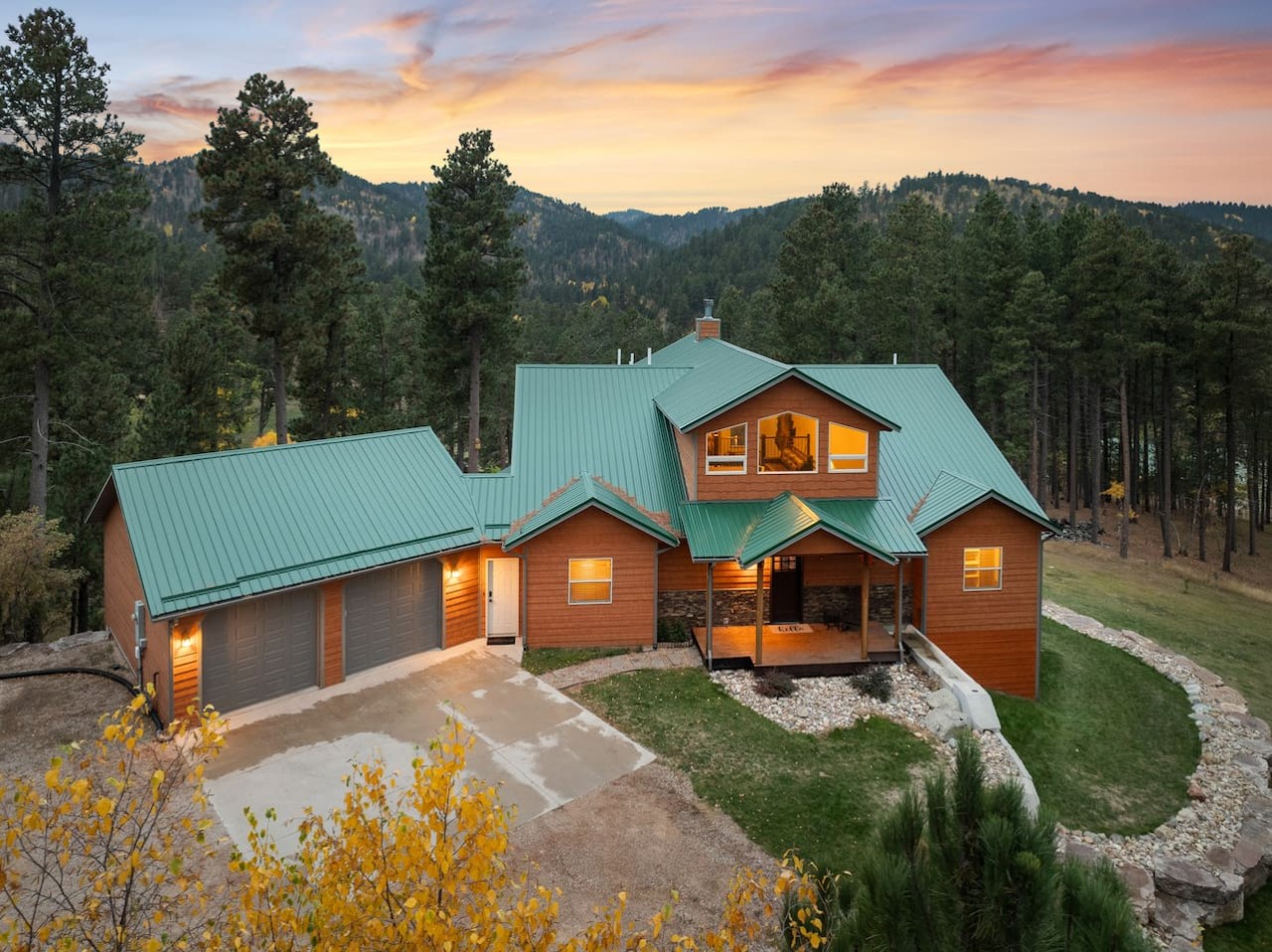 Private: 10 Beds, Hot Tub & Forest Views Near Lead — photo 87