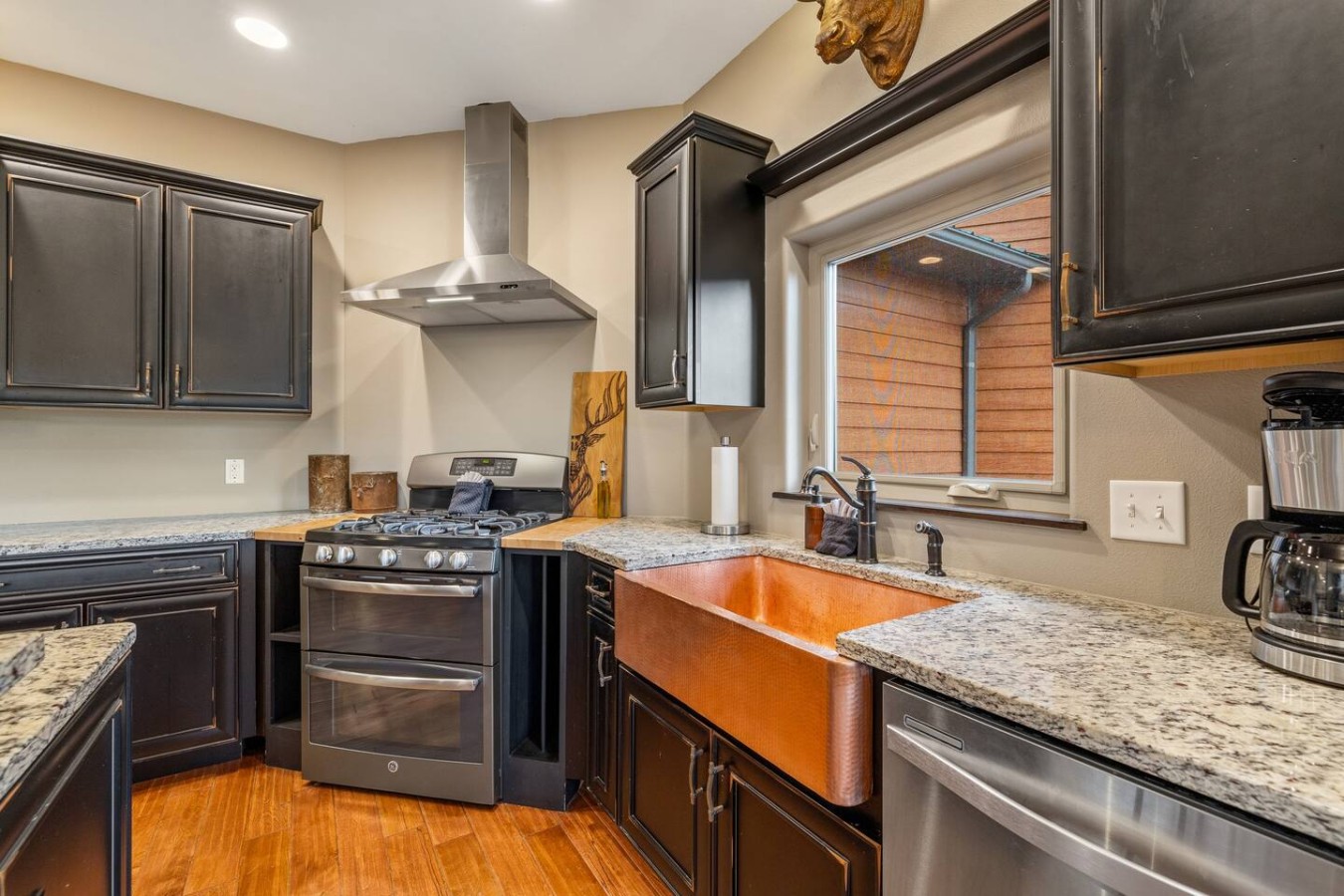 Private: 10 Beds, Hot Tub & Forest Views Near Lead — photo 16