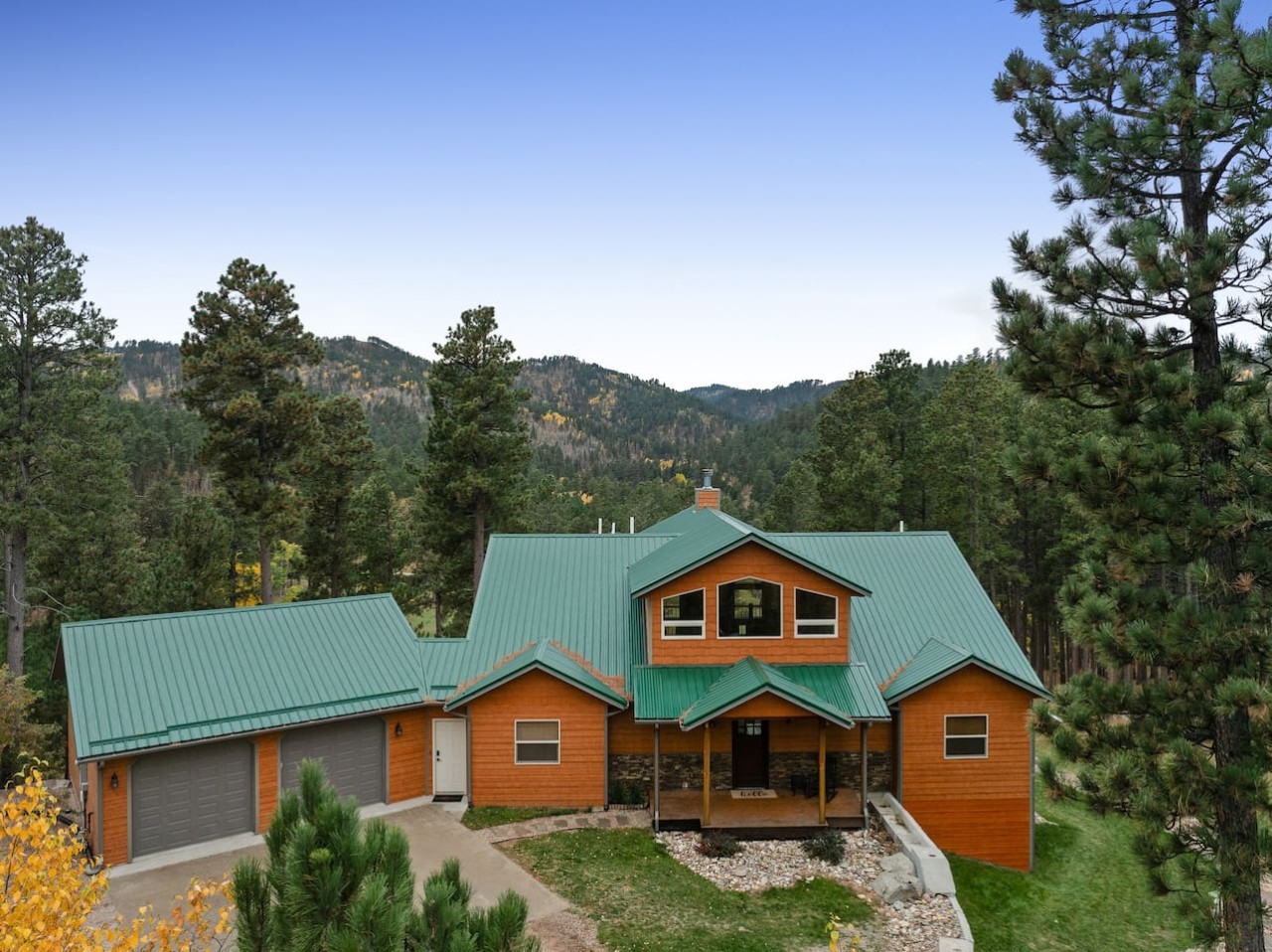 Private: 10 Beds, Hot Tub & Forest Views Near Lead — photo 76