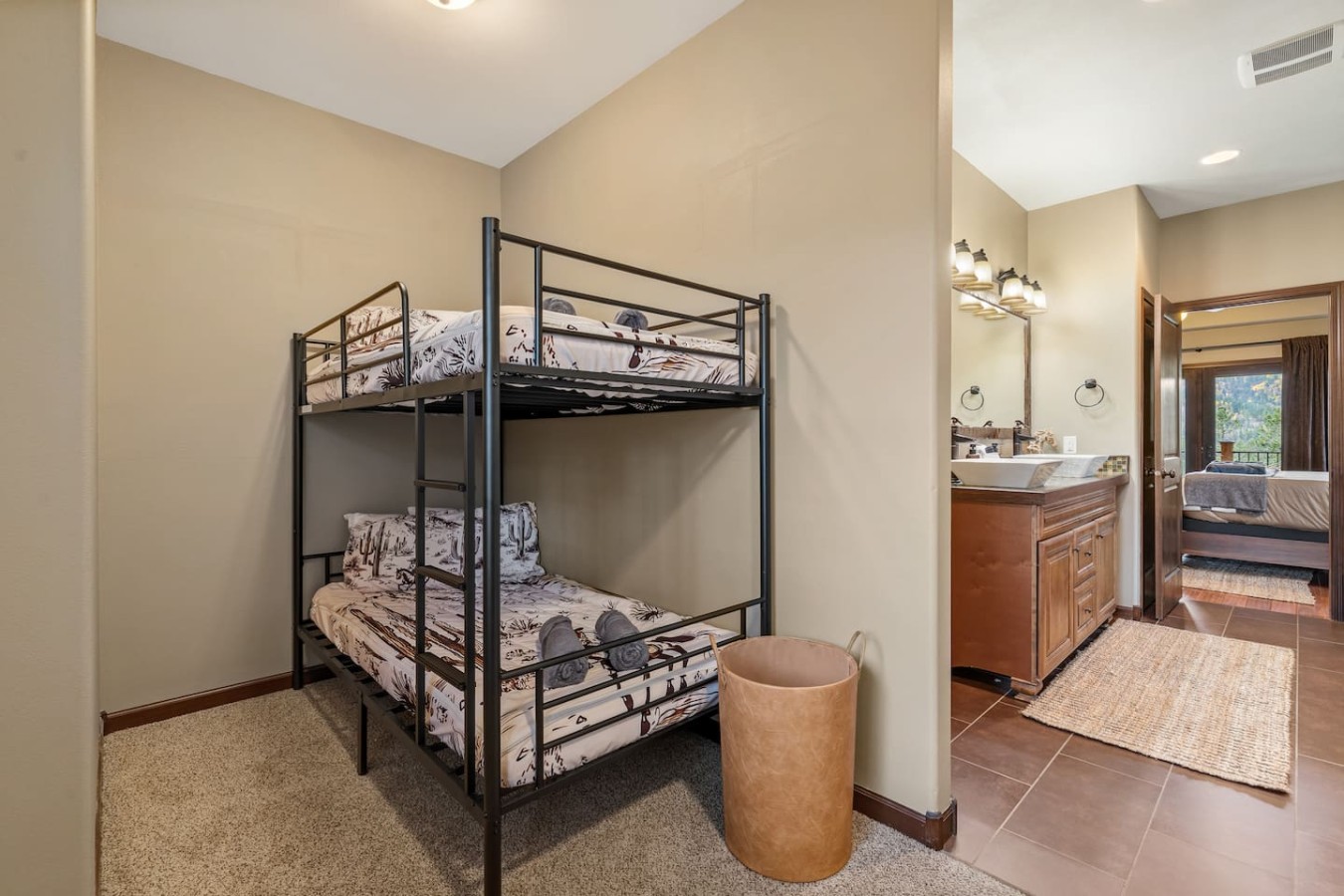 Private: 10 Beds, Hot Tub & Forest Views Near Lead — photo 27