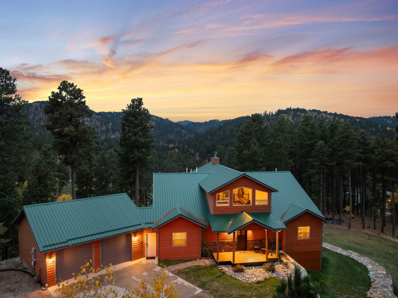 Private: 10 Beds, Hot Tub & Forest Views Near Lead — photo 94