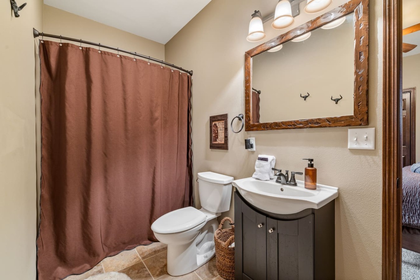 Private: 10 Beds, Hot Tub & Forest Views Near Lead — photo 55