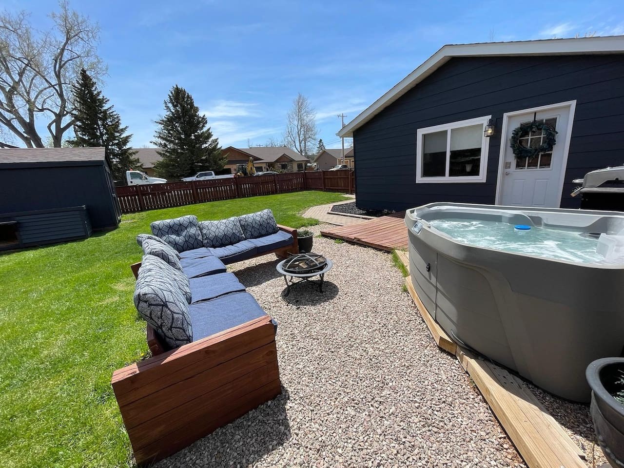 Downtown Modern-Farmhouse Studio with Hot Tub