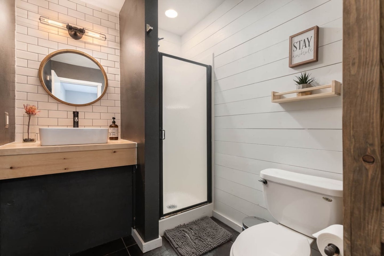 Downtown Modern-Farmhouse Studio with Hot Tub — photo 7