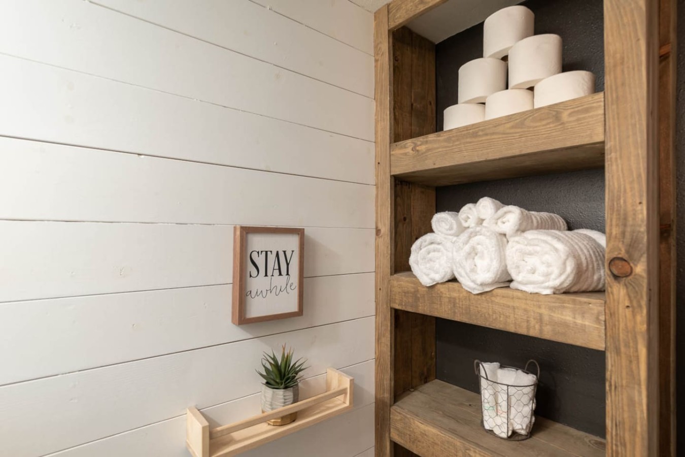 Downtown Modern-Farmhouse Studio with Hot Tub — photo 6