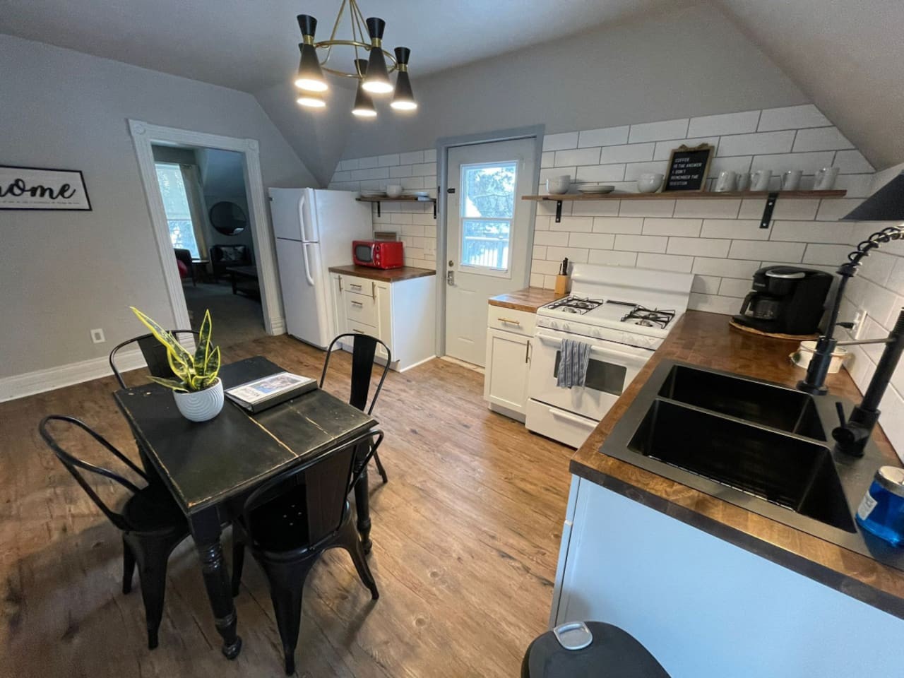 The kitchen has a full size fridge, small oven/stove, and microwave. We have a Keurig, pots and pans, small crockpot, toaster, cutting board and dishes. We also provide cooking oil, salt and pepper, tea and coffee.
