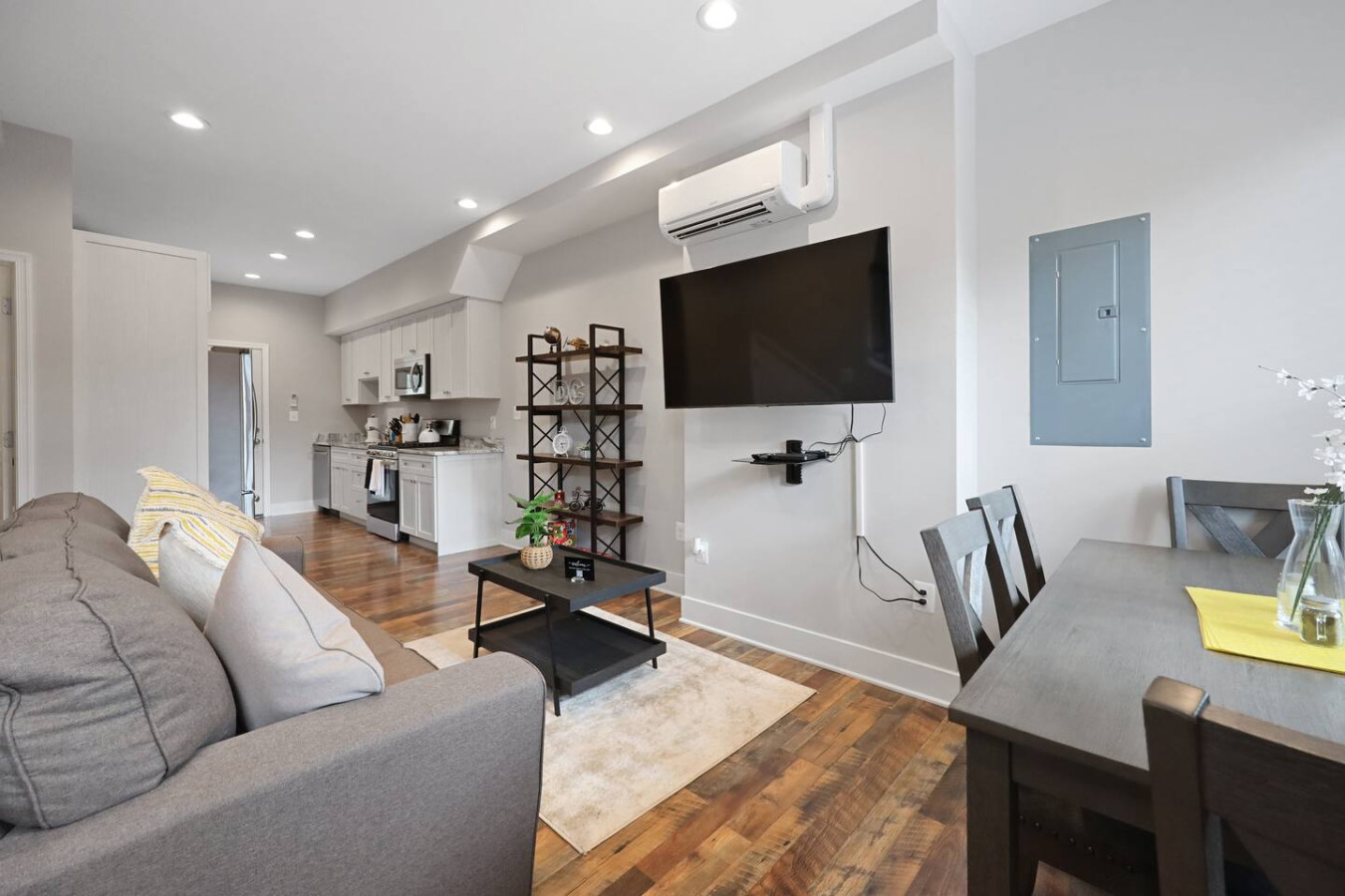 Chic Furnishings And Modern Comforts - Stylish Urban Retreat - Washington, D.C.