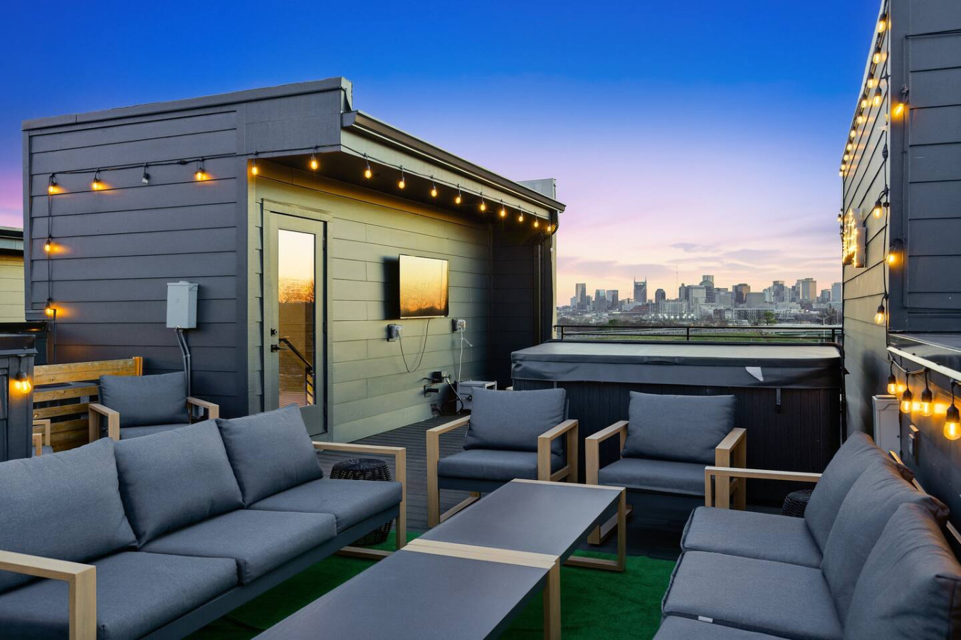 City View Home With Hottub, Rooftop, Arcade Game, And Parking - Nashville, TN