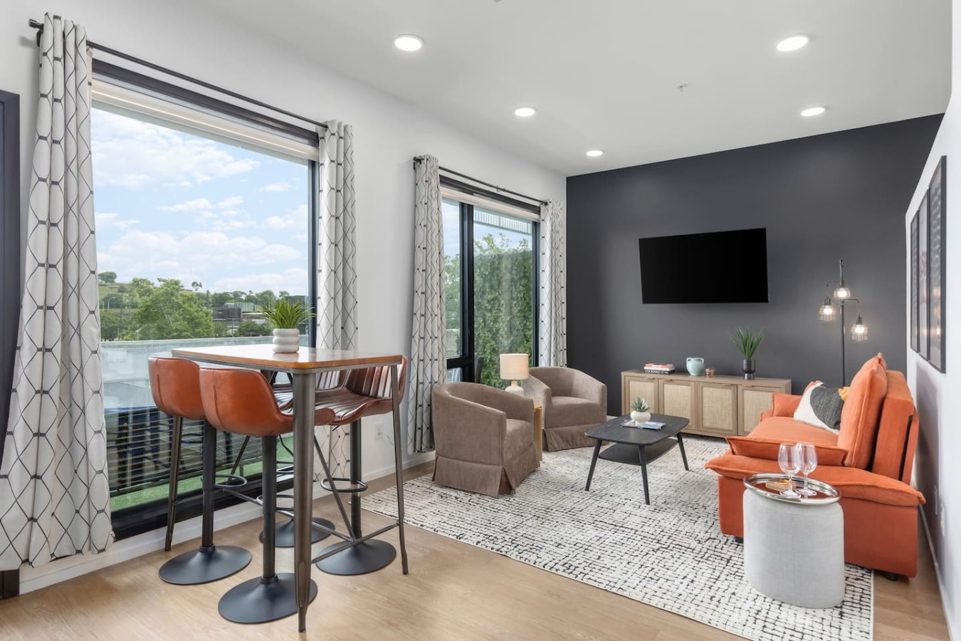 Modern Gulch Getaway With Pool, Garage And Balcony - Nashville, TN