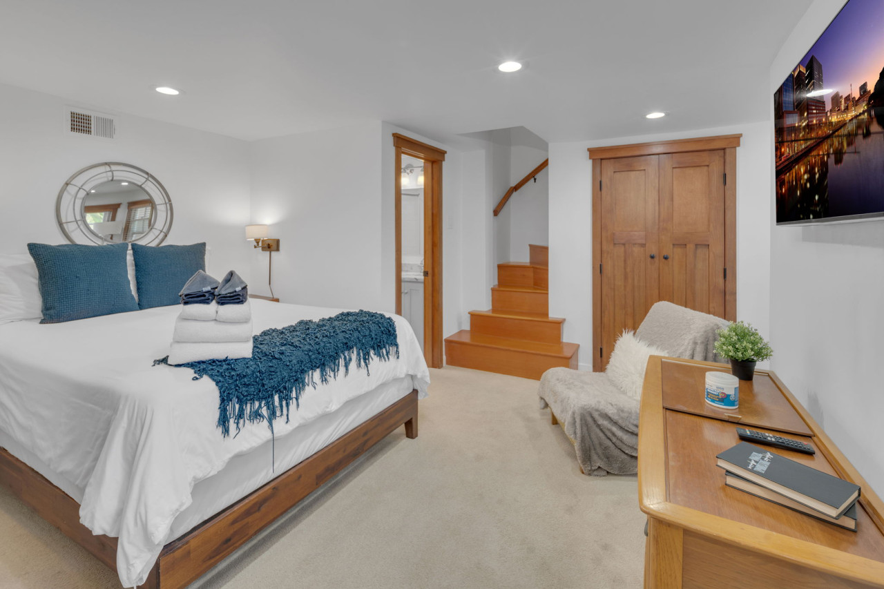 Breathtaking Canyon Views And Cozy Comforts - Charming Studio Retreat - San Diego, CA