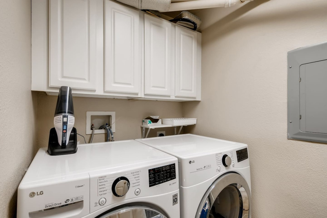 Capital Hill Condo w/ Balcony, Parking, Laundry 4