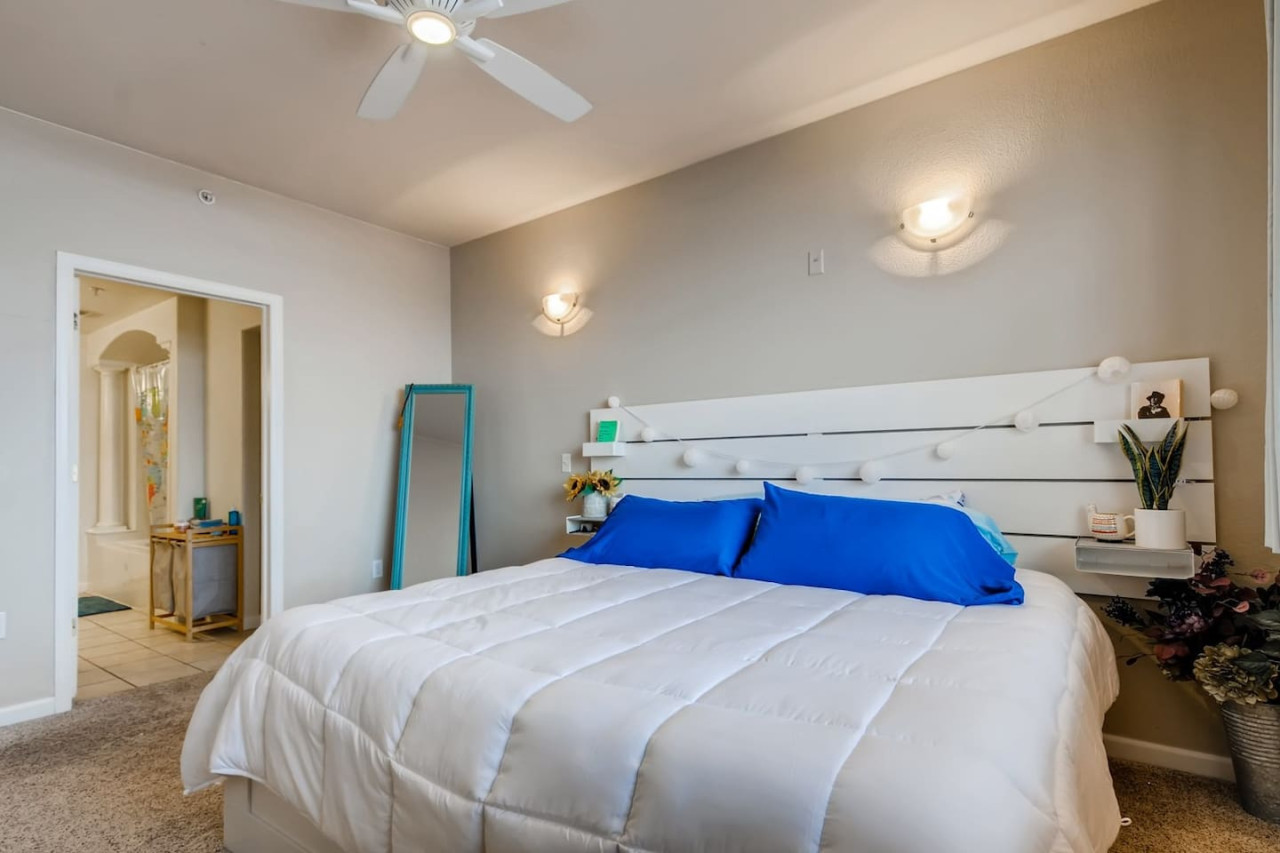 Capital Hill Condo w/ Balcony, Parking, Laundry 5