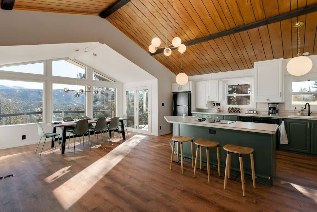 Luxury Mountain Getaway w/ Hot Tub & Deck 4