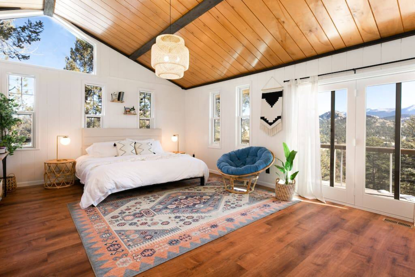 Luxury Mountain Getaway w/ Hot Tub & Deck 3