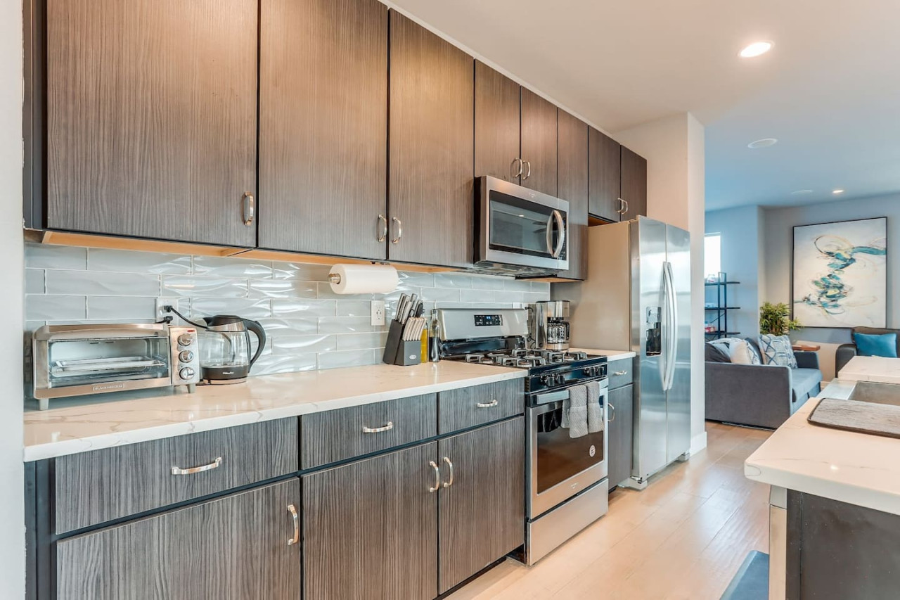 Modern, Spacious Townhouse Blocks from Downtown 6