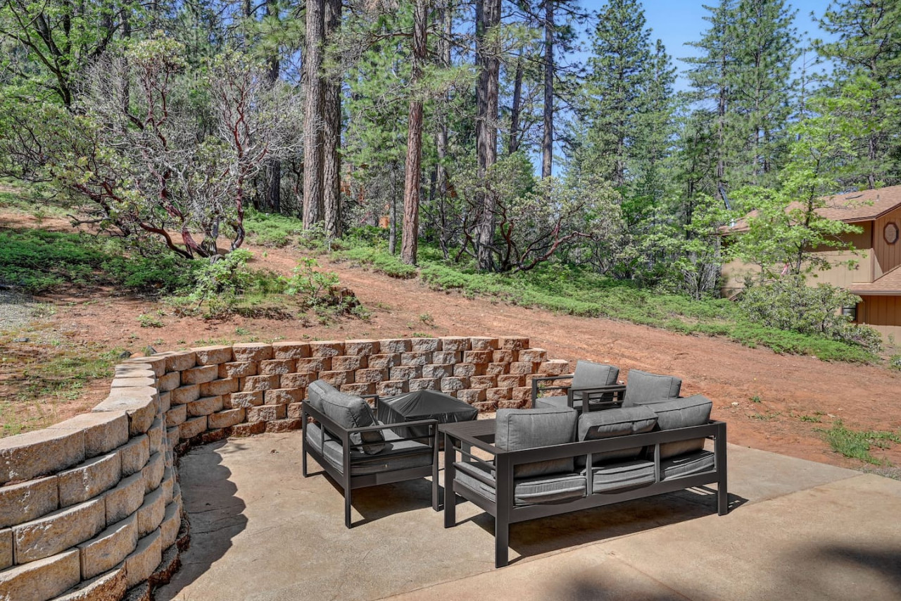 Great Cabin w/ AC I Firepit I Fireplace I King bed 5