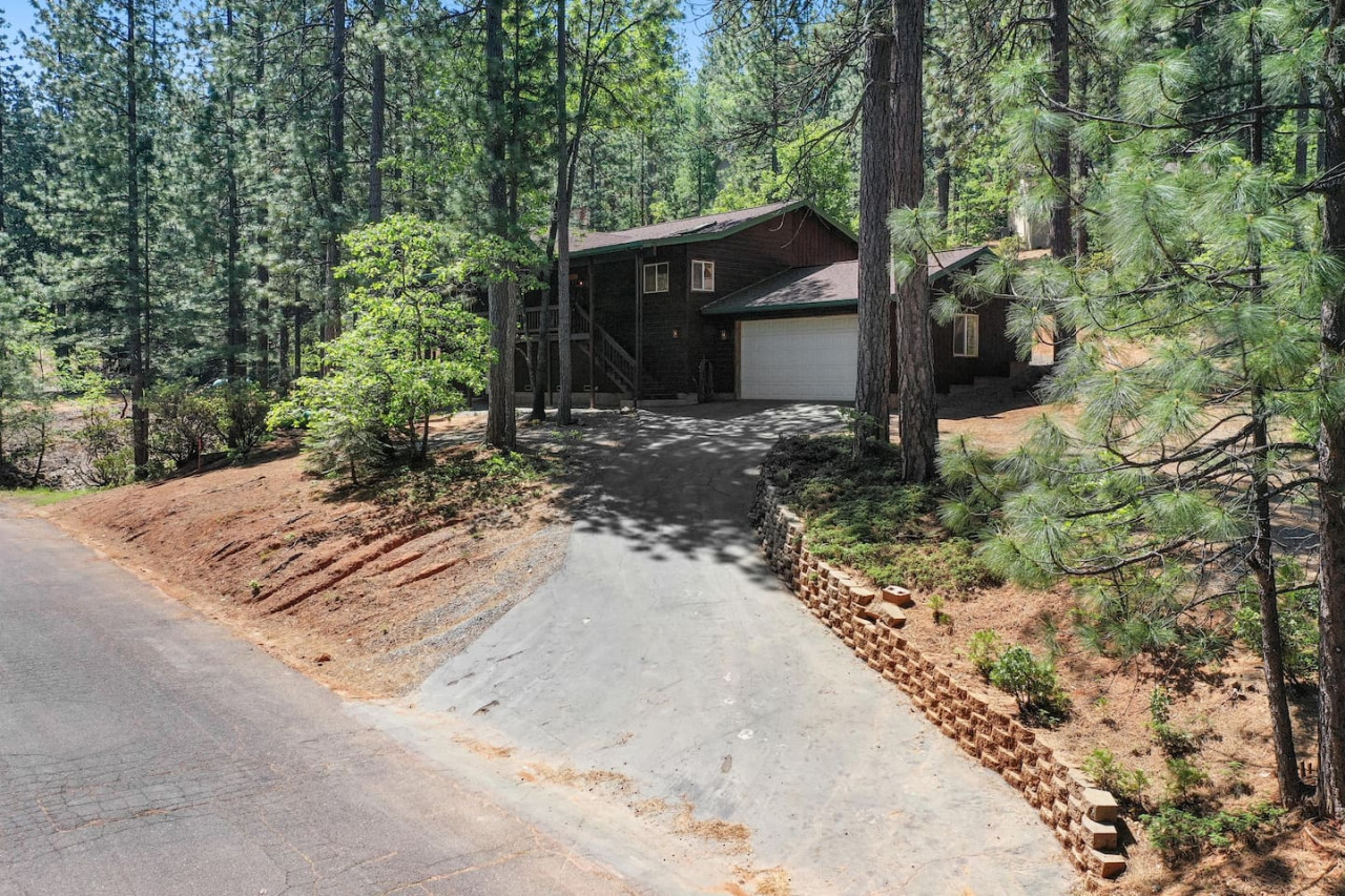 Great Cabin w/ AC I Firepit I Fireplace I King bed 6