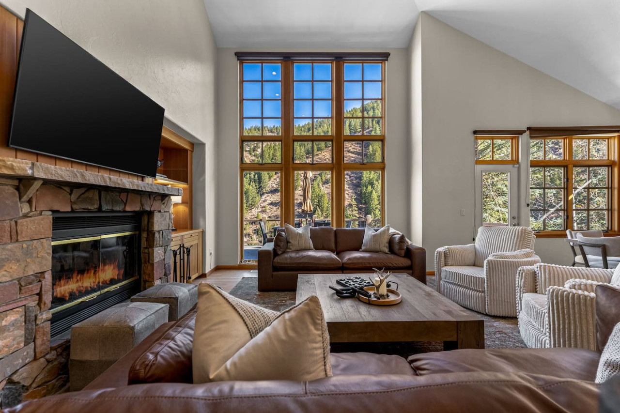 Spectacular views | Private Hot Tub | Sleeps 16