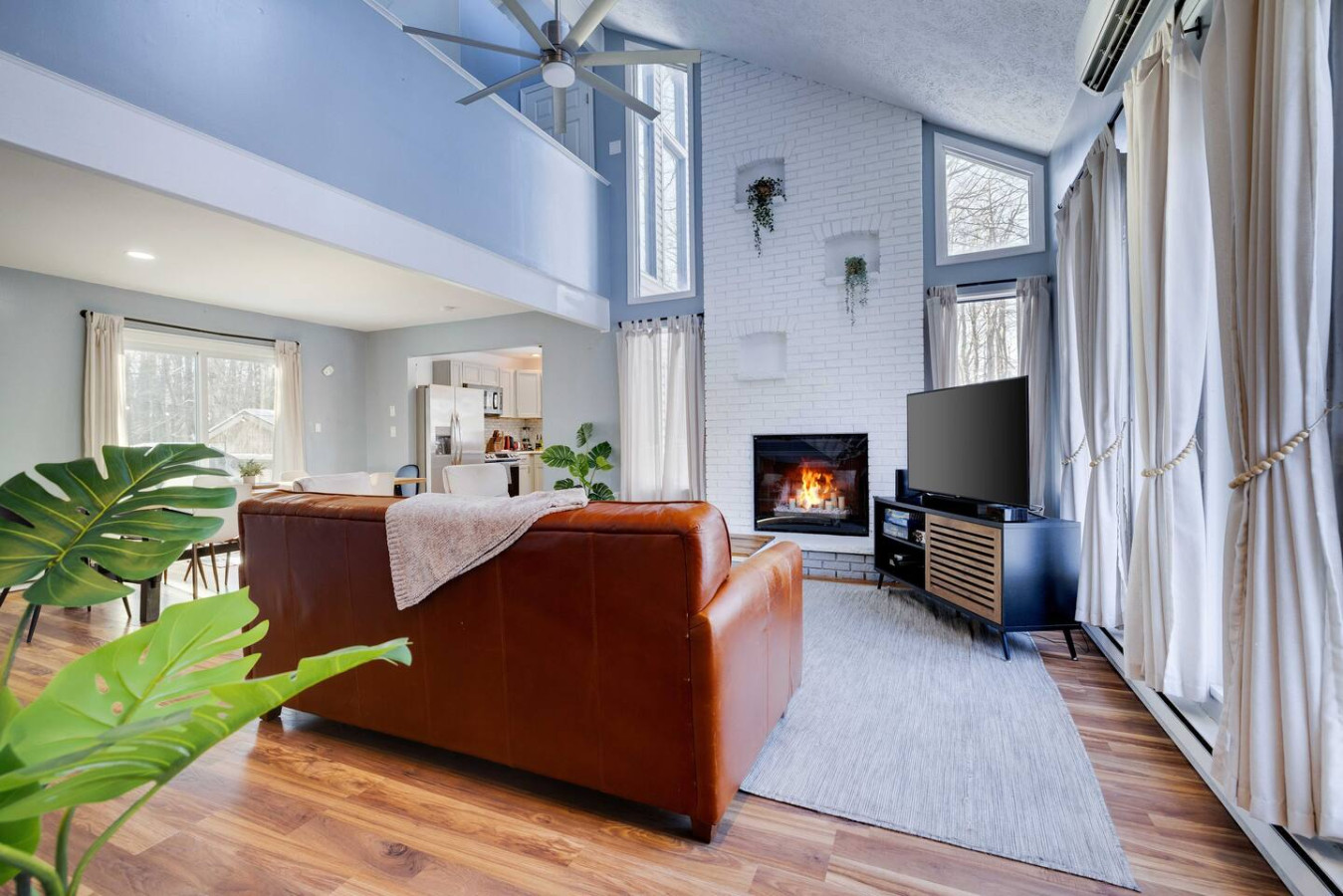 Pocono Lake Charmer: Lakeview Retreat for 10 6