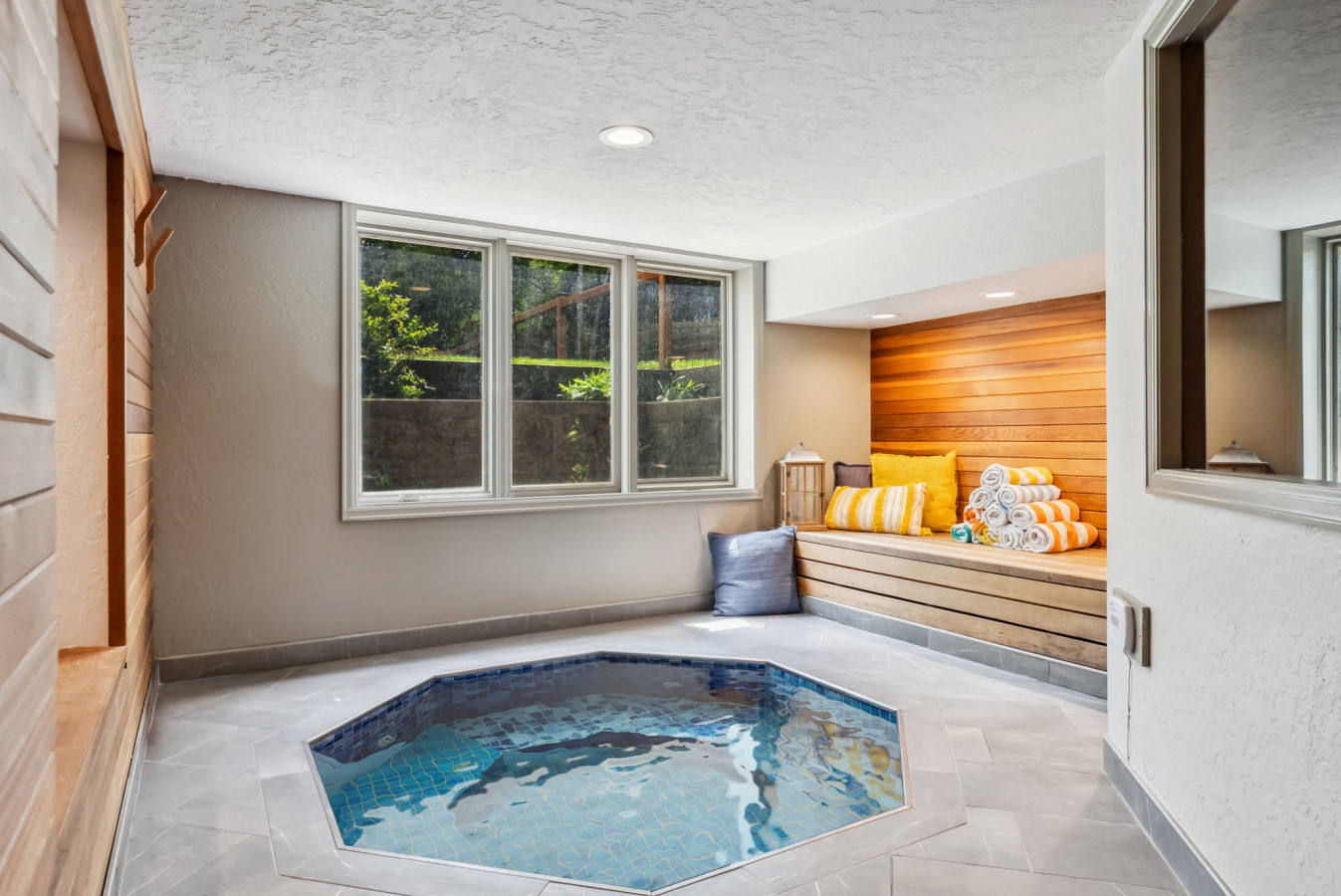 EagleVail Alpine Escape | Riverside Luxe W/ Spa 4