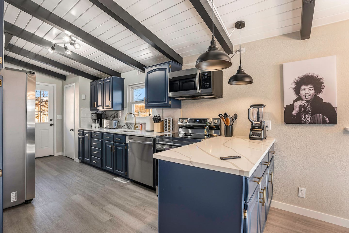 The Lyric — Hot Tub | Firepit | Pet-friendly 6